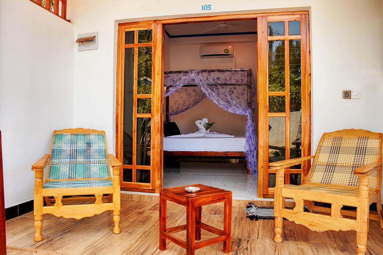 Hotel Aqua Blue à Baie d'Arugam Extérieur photo