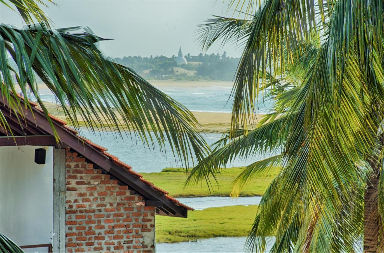 Hotel Aqua Blue à Baie d'Arugam Extérieur photo