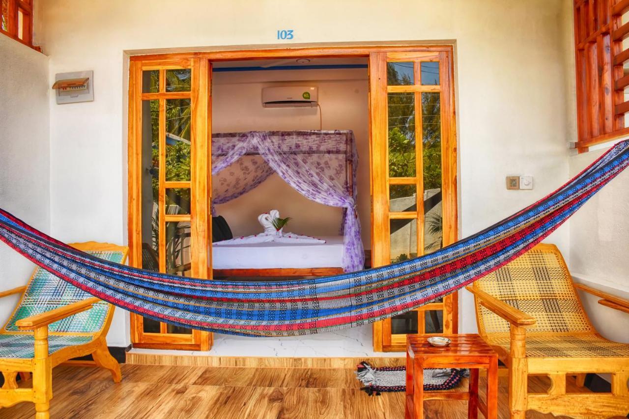 Hotel Aqua Blue à Baie d'Arugam Extérieur photo