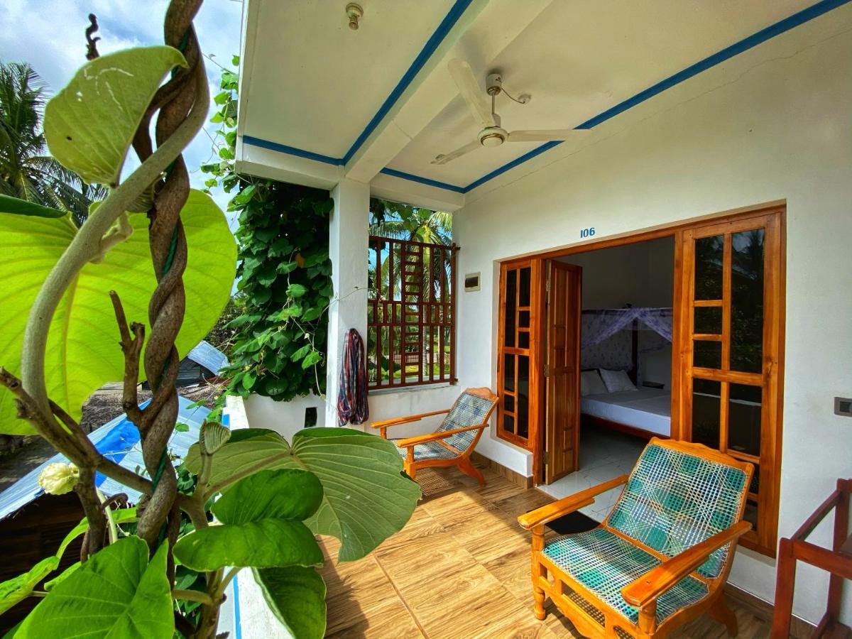 Hotel Aqua Blue à Baie d'Arugam Extérieur photo